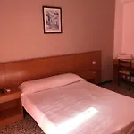 Iris Ξενοδοχείο *
