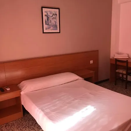 Iris Ξενοδοχείο *