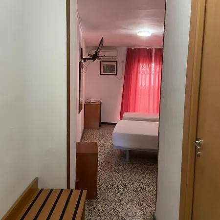 Iris Ξενοδοχείο *