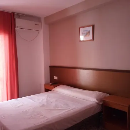 Iris Ξενοδοχείο *