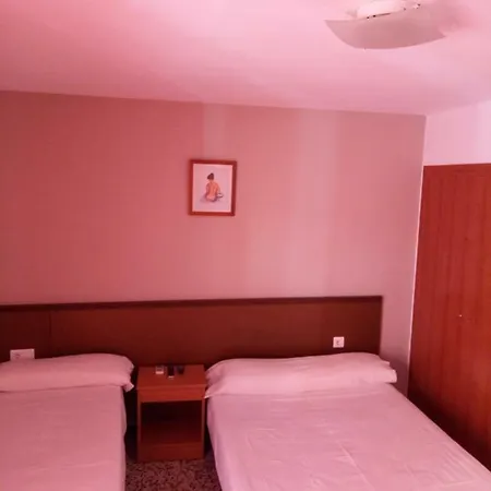 Ξενοδοχείο Iris *